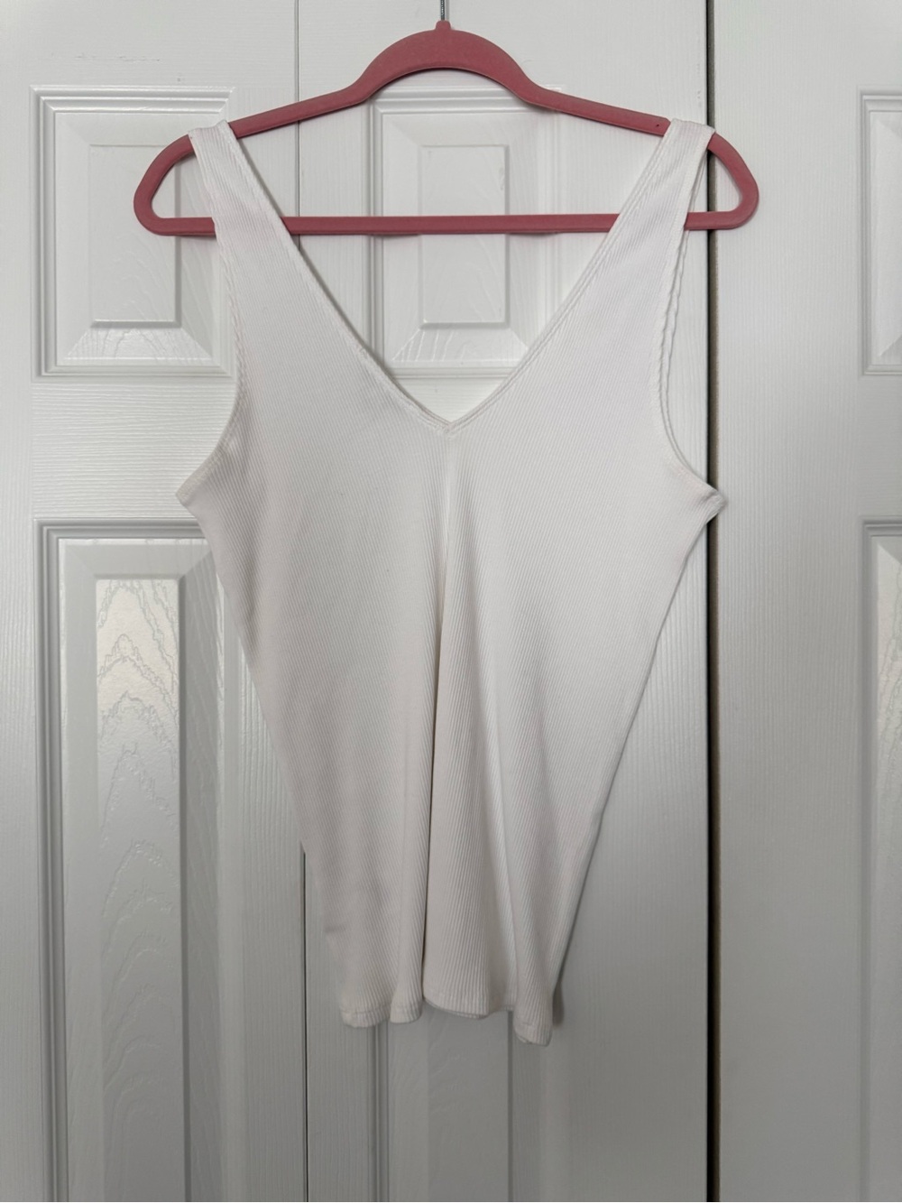 Women's White V-Neck Ribbed Tank Top